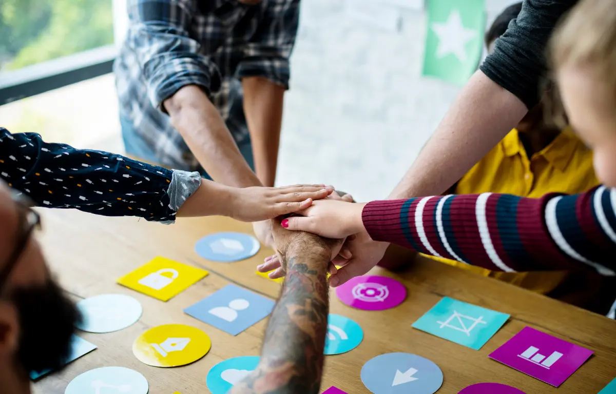 Emprendimientos innovadores para jóvenes. Iniciativas como Innovar para Emprender capacitan a jóvenes en diseño, creación e implementación de ideas transformadoras.